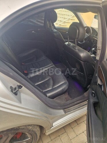 Mercedes E 270-6