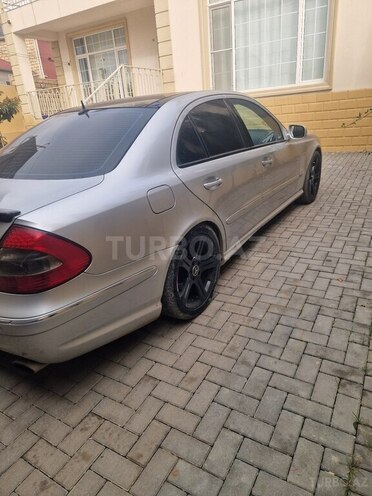 Mercedes E 270-5