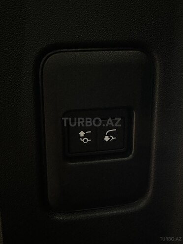 Land Rover Defender-23