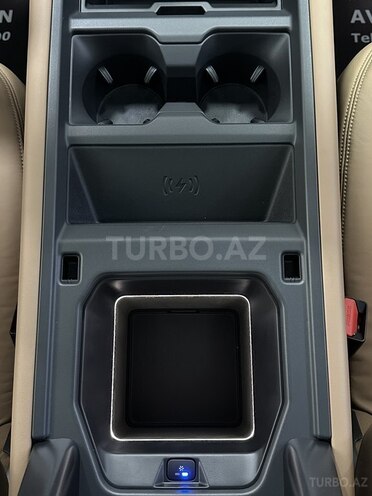 Land Rover Defender-21