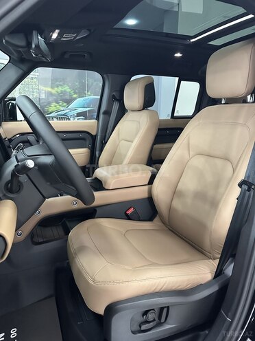 Land Rover Defender-5