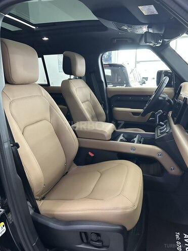 Land Rover Defender-6