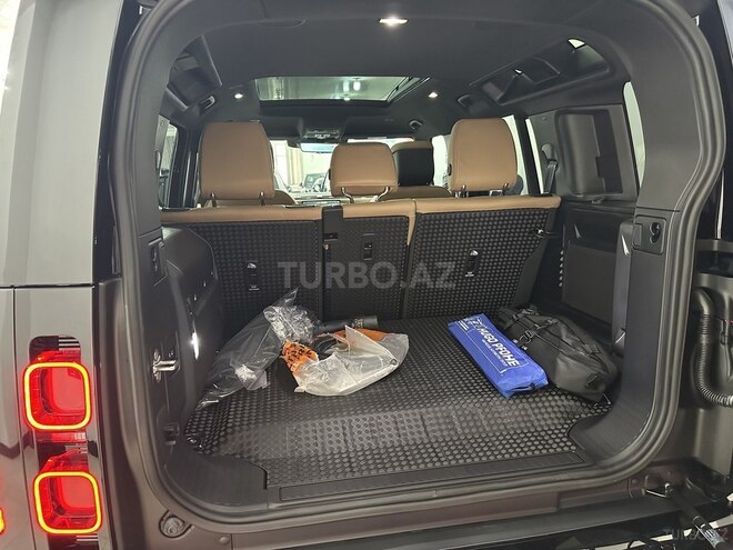 Land Rover Defender-22