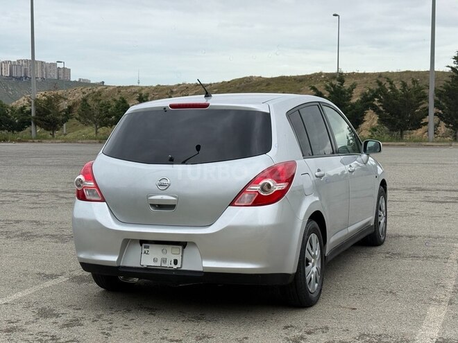 Nissan Tiida-5