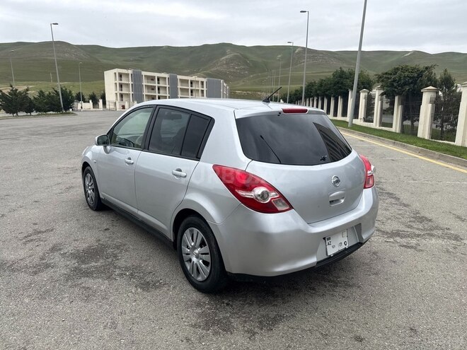 Nissan Tiida-4