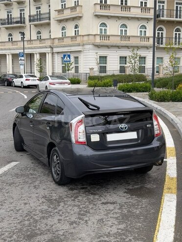 Toyota Prius-7