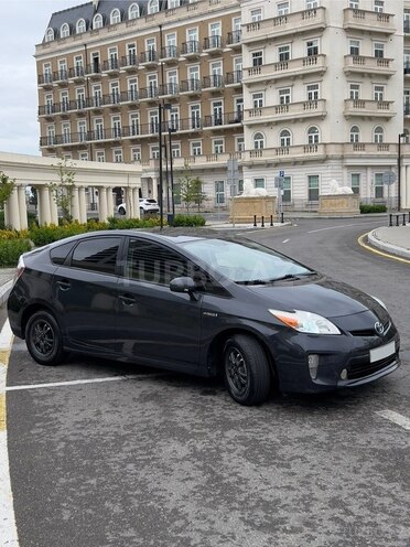 Toyota Prius-5