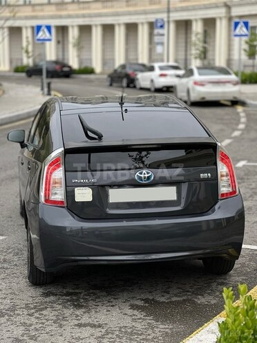 Toyota Prius-9