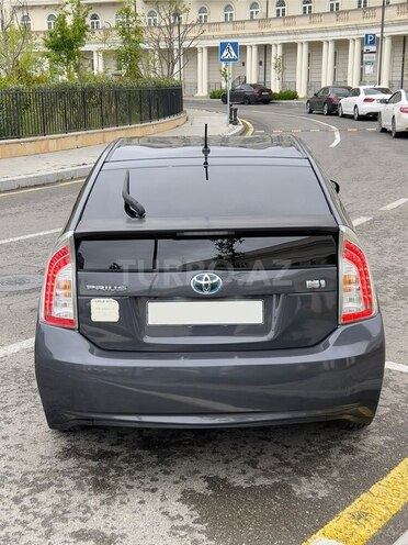 Toyota Prius-8