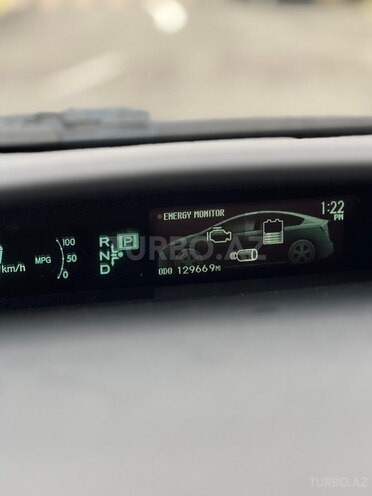 Toyota Prius-12