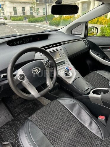Toyota Prius-14