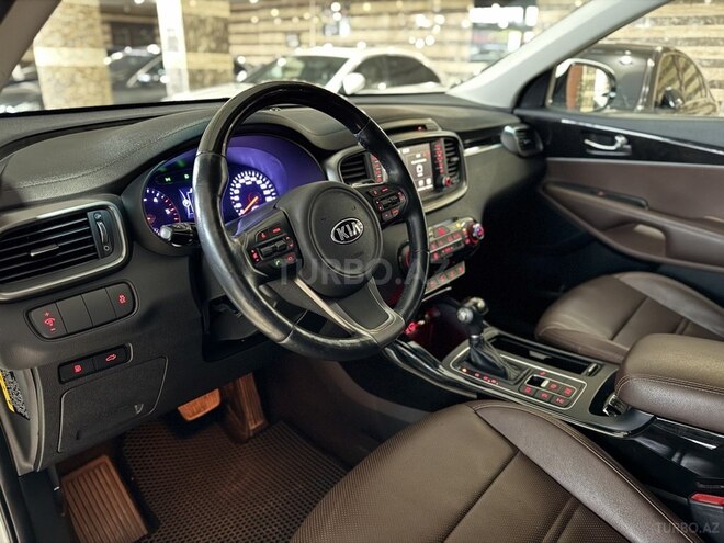 Kia Sorento-13