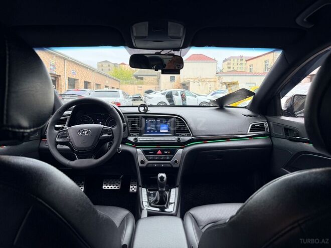 Hyundai Avante-12