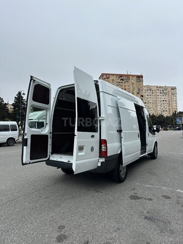 Ford Transit-12
