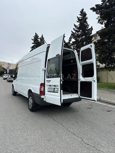 Ford Transit-13