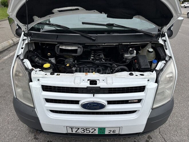 Ford Transit-16