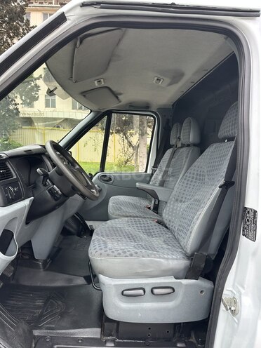 Ford Transit-18