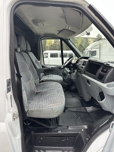 Ford Transit-15