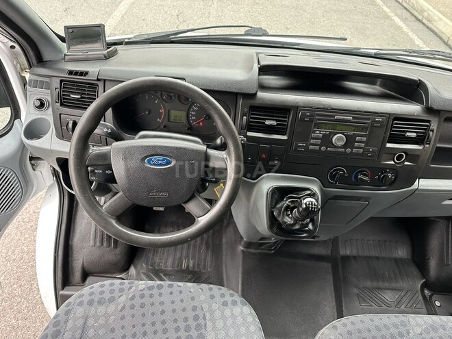 Ford Transit-20