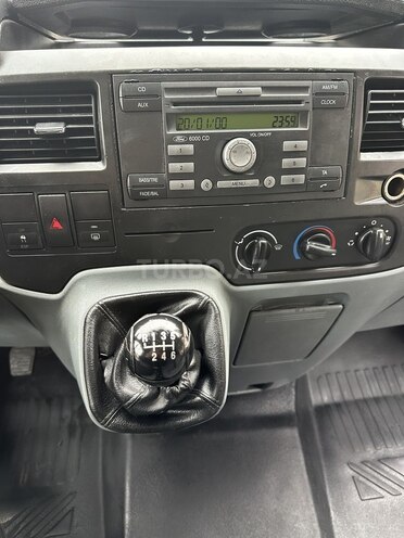 Ford Transit-21