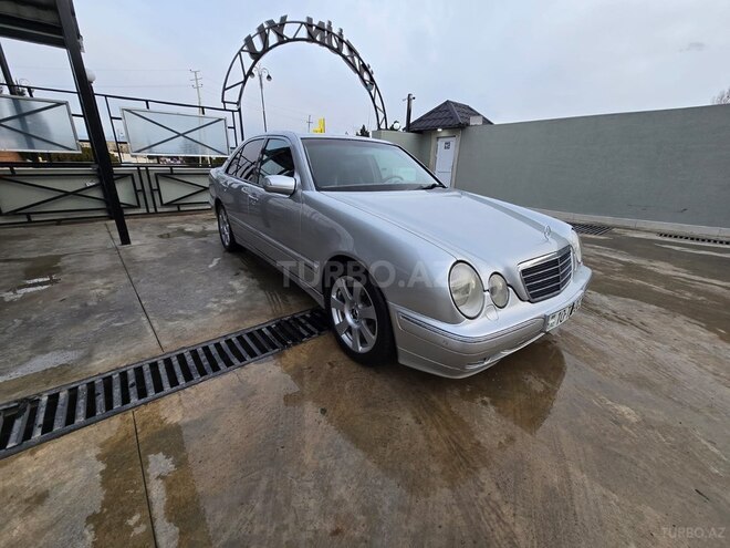 Mercedes E 320-8