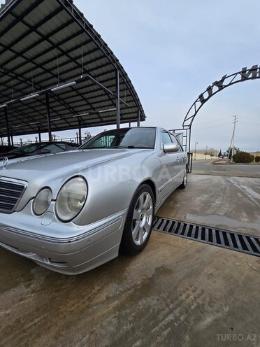 Mercedes E 320-7