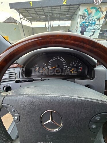 Mercedes E 320-12
