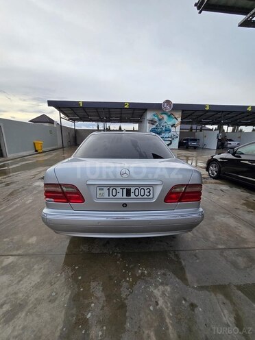 Mercedes E 320-10