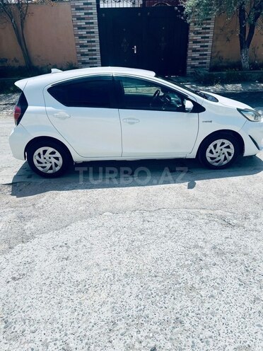 Toyota Aqua-4