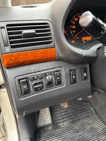 Toyota Avensis-6