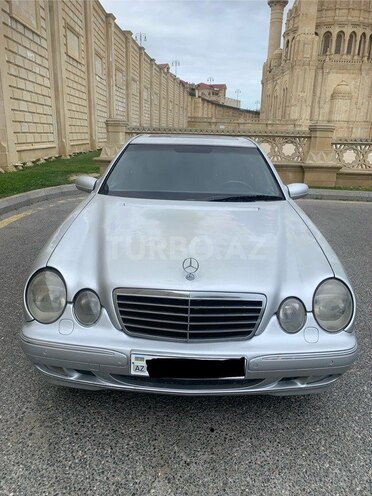 Mercedes E 270-1