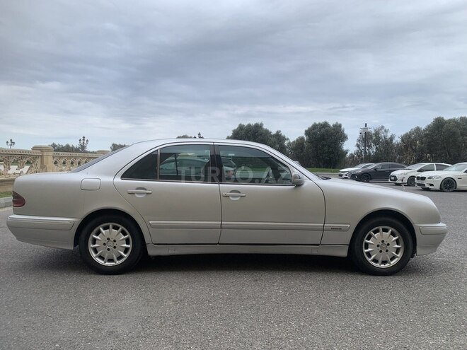Mercedes E 270-3