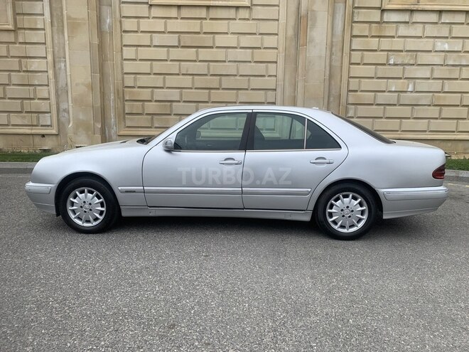 Mercedes E 270-4
