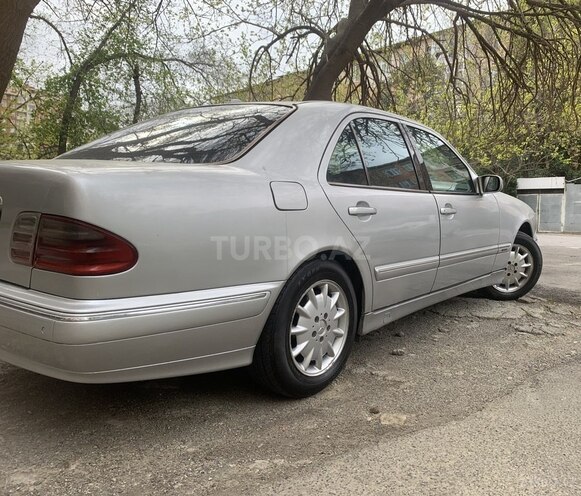 Mercedes E 270-17