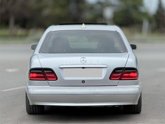 Mercedes E 270-6