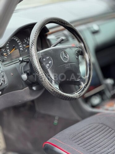 Mercedes E 270-10