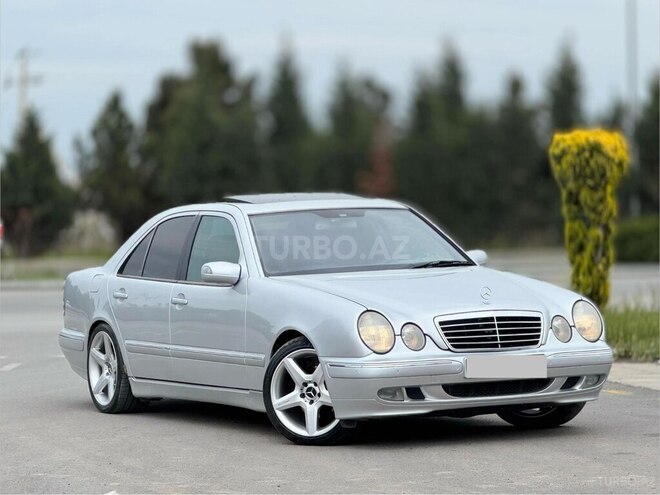 Mercedes E 270-1