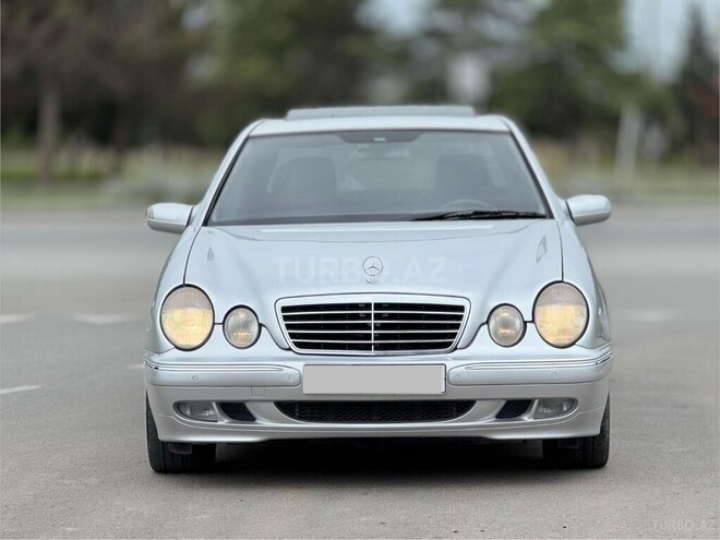Mercedes E 270-7