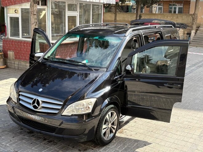 Mercedes Viano-8