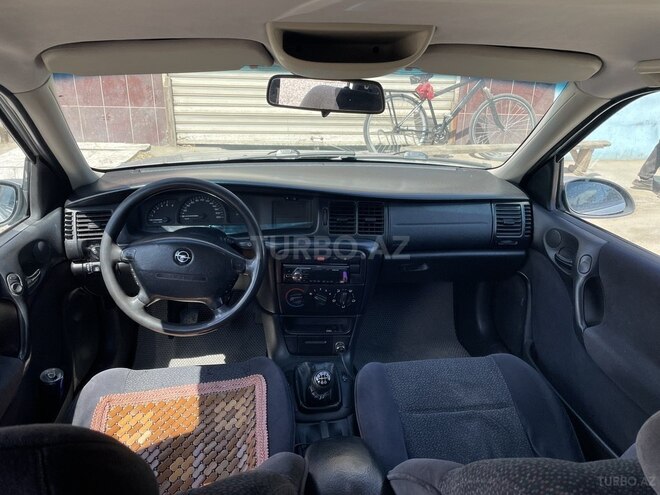 Opel Vectra-4