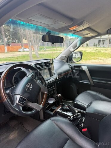 Toyota Land Cruiser Prado-7