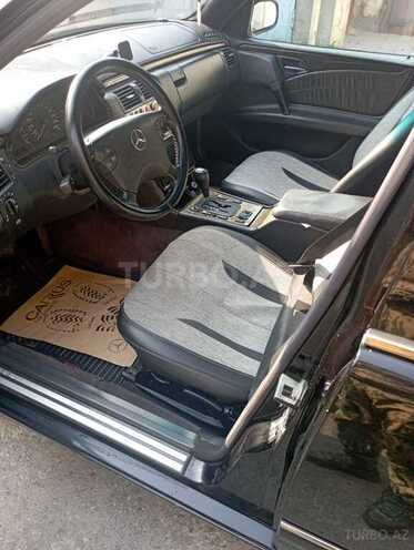 Mercedes E 230-3