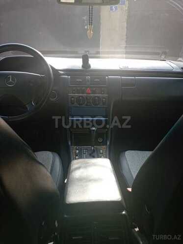 Mercedes E 230-5