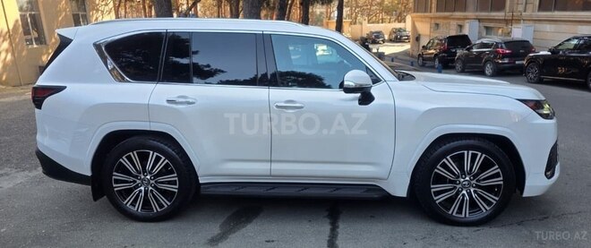Lexus LX 500d-8