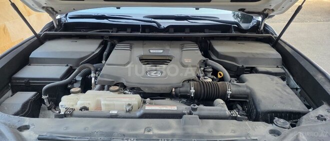 Lexus LX 500d-10