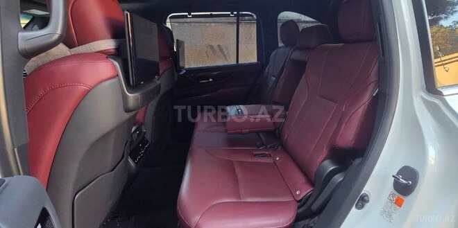 Lexus LX 500d-15