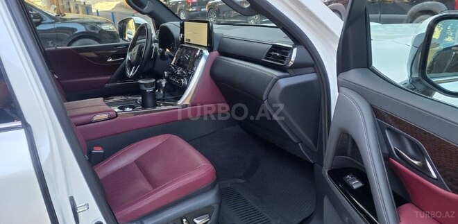 Lexus LX 500d-17
