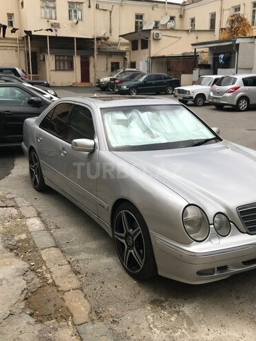 Mercedes E 320-3