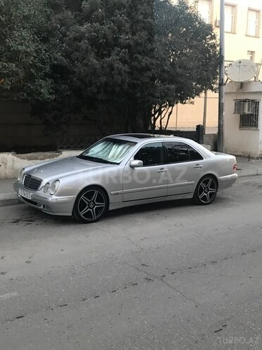 Mercedes E 320-1