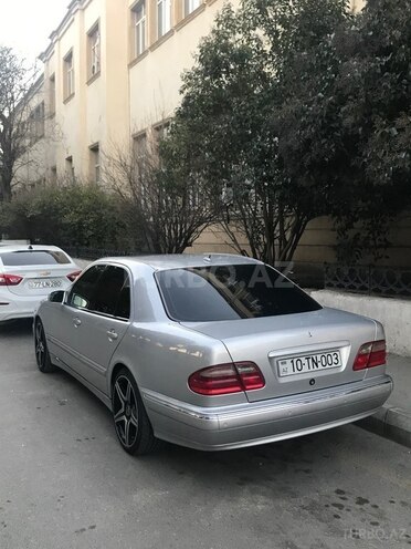 Mercedes E 320-4